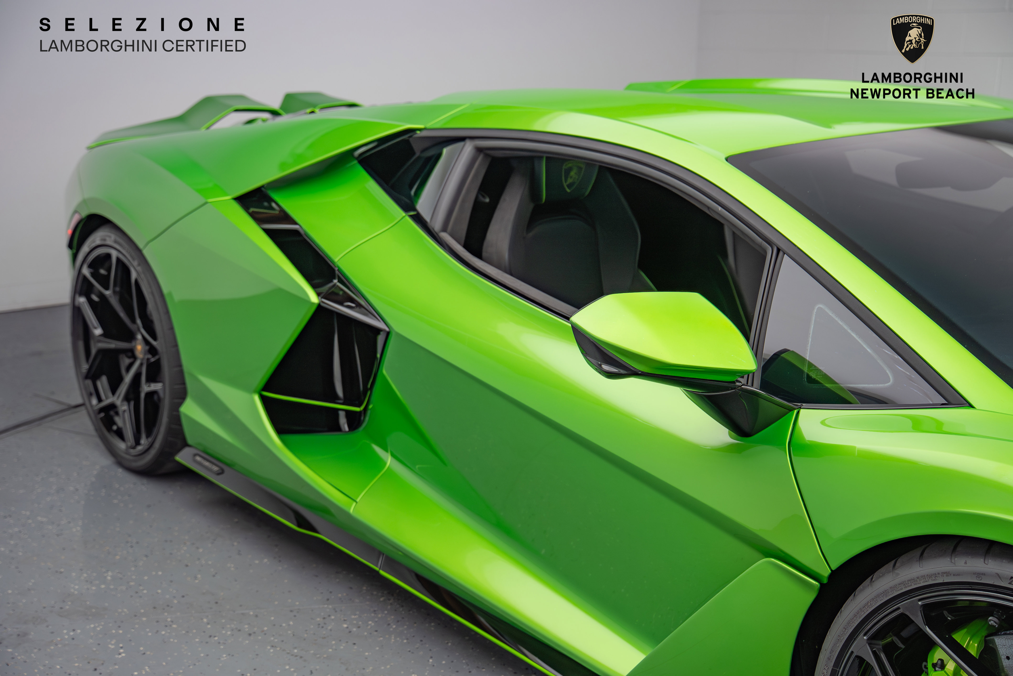 Used 2024 Lamborghini Revuelto AWD/4WD image 3