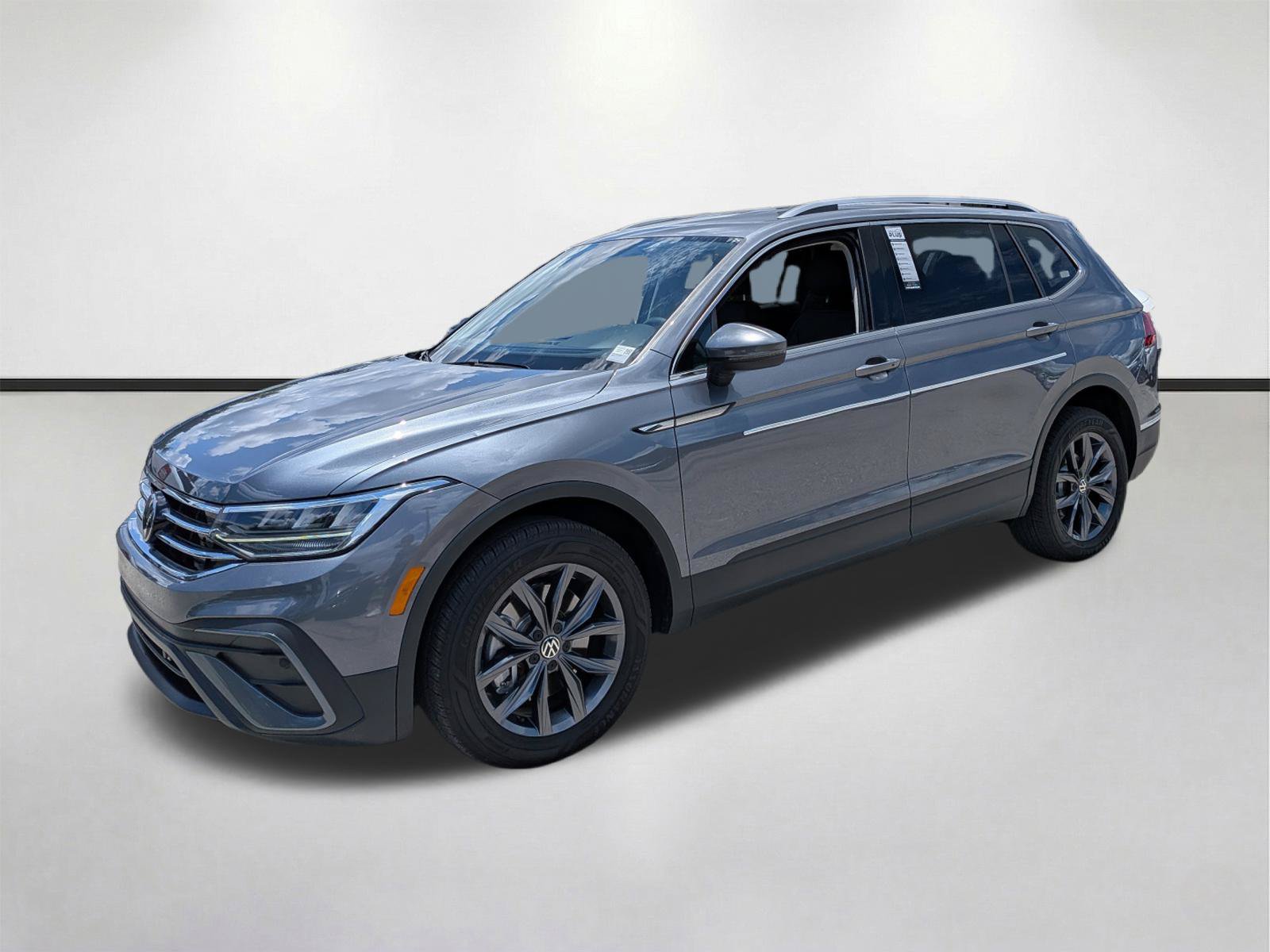 Used 2023 Volkswagen Tiguan SE FWD image 8