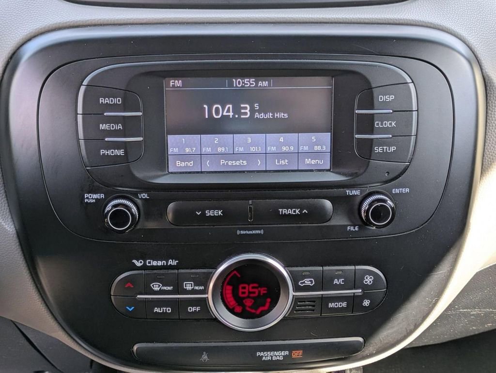 Used 2017 Kia Soul + image 20