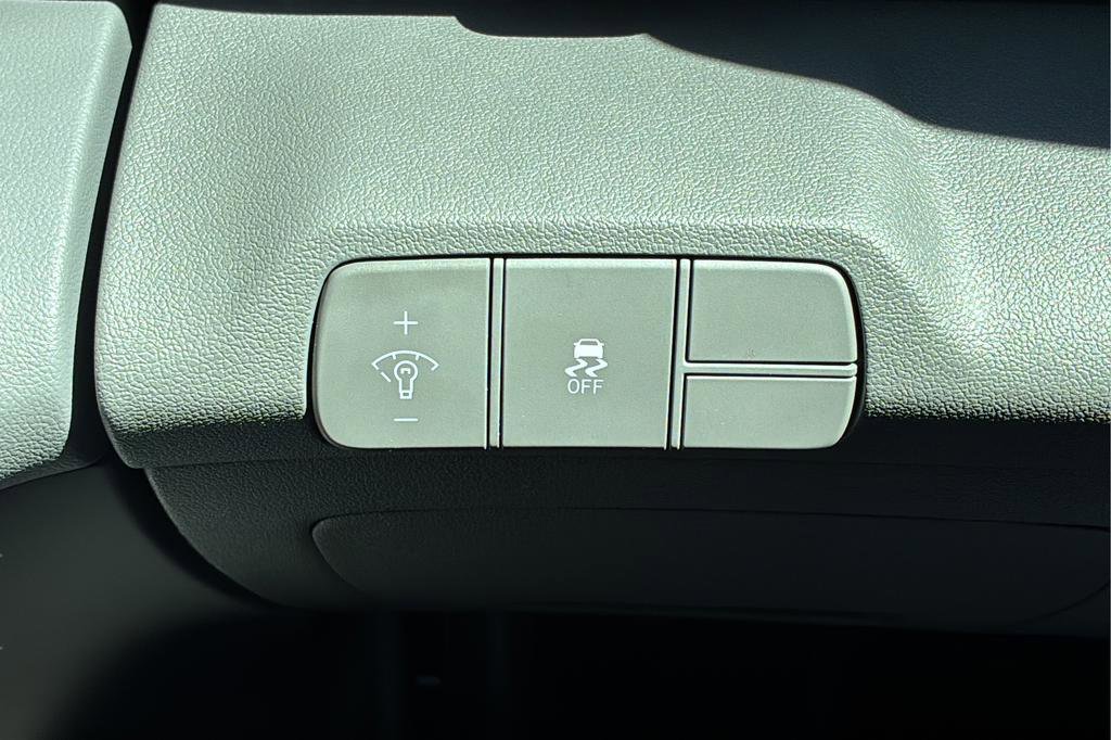 Certified 2025 Hyundai Elantra SEL FWD image 29