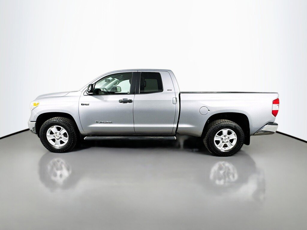 Used 2015 Toyota Tundra SR5 w/ SR5 Upgrade Package AWD/4WD image 2