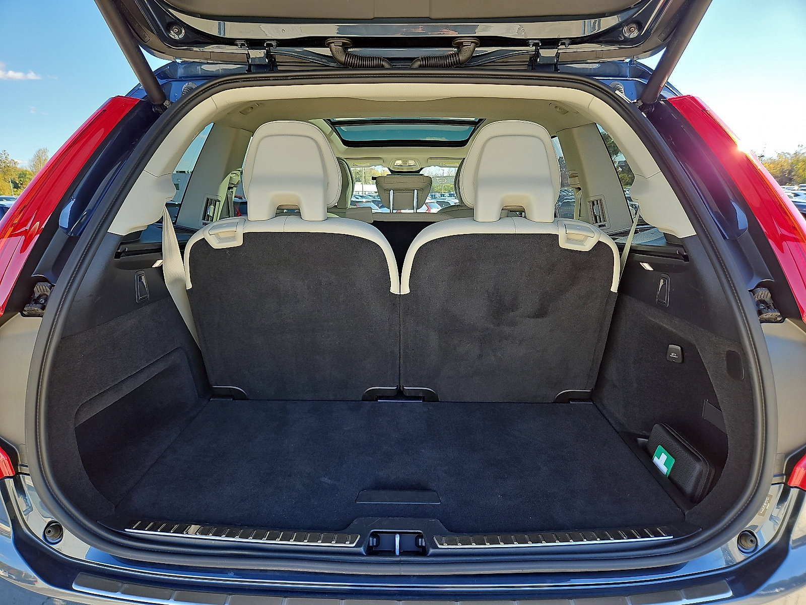 Certified 2024 Volvo XC90 B6 Plus w/ Protection Package Premier image 29