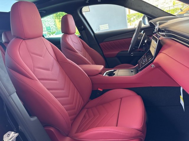 New 2025 Maserati Grecale Modena image 17