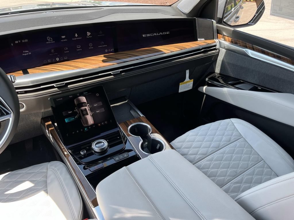 New 2026 Cadillac Escalade Platinum Sport w/ LPO, ONYX Package AWD/4WD image 16