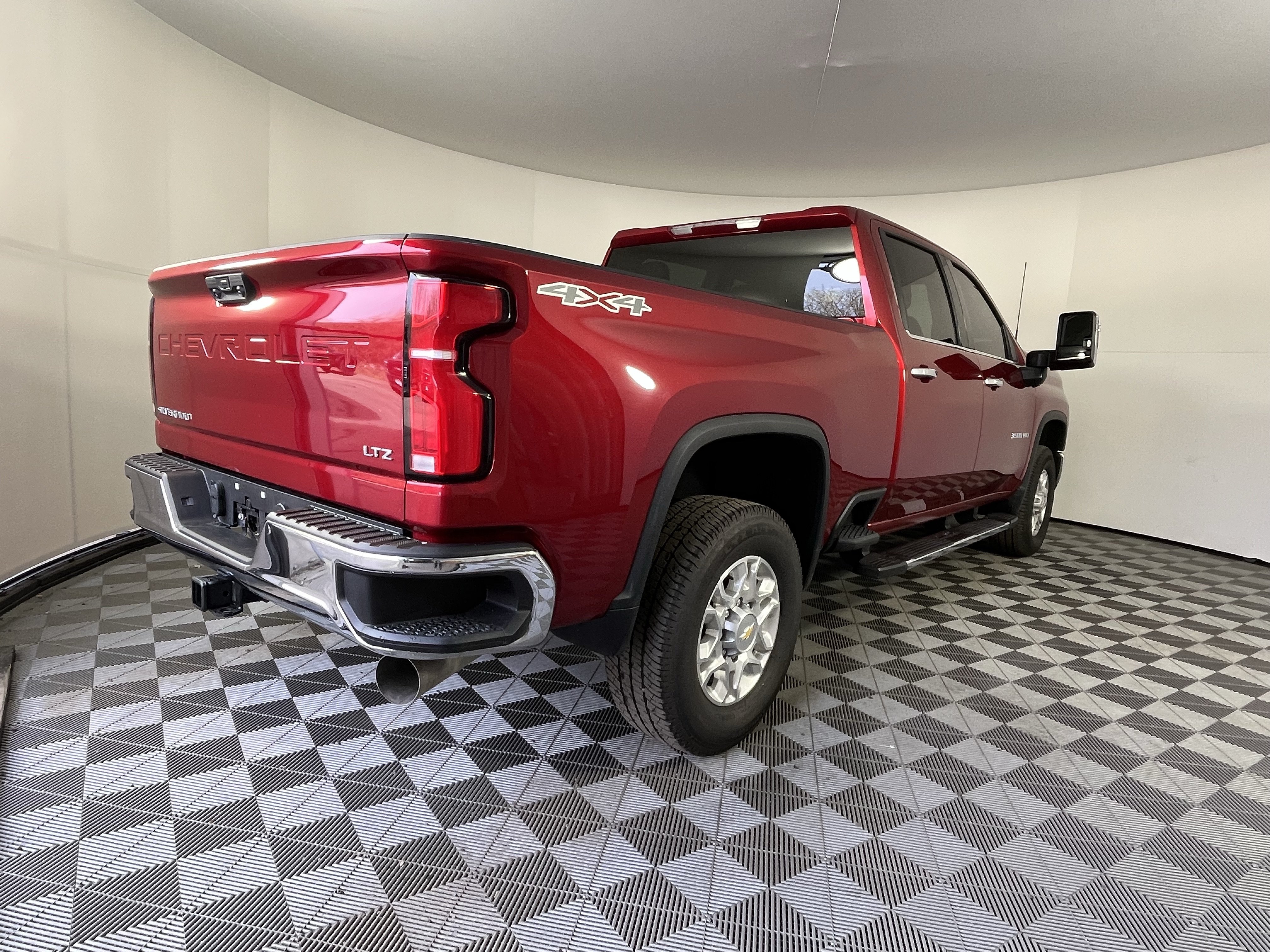 Used 2025 Chevrolet Silverado 3500 LTZ AWD/4WD image 10