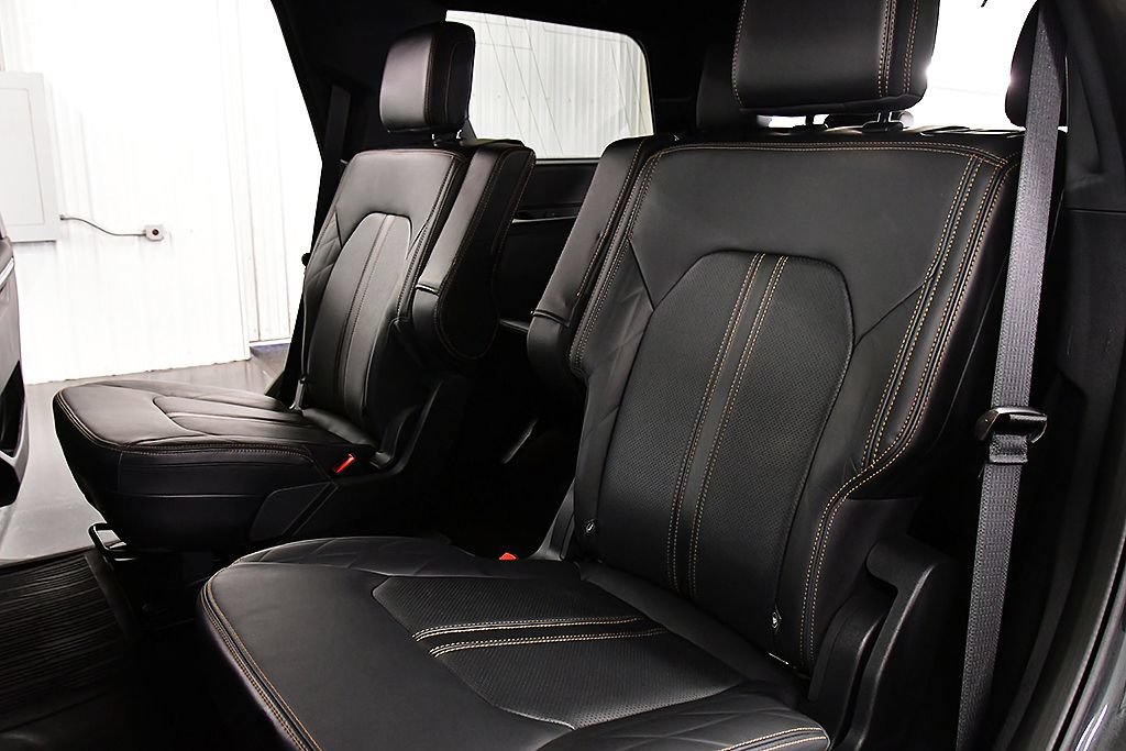 Used 2023 Ford Expedition Platinum AWD/4WD image 30