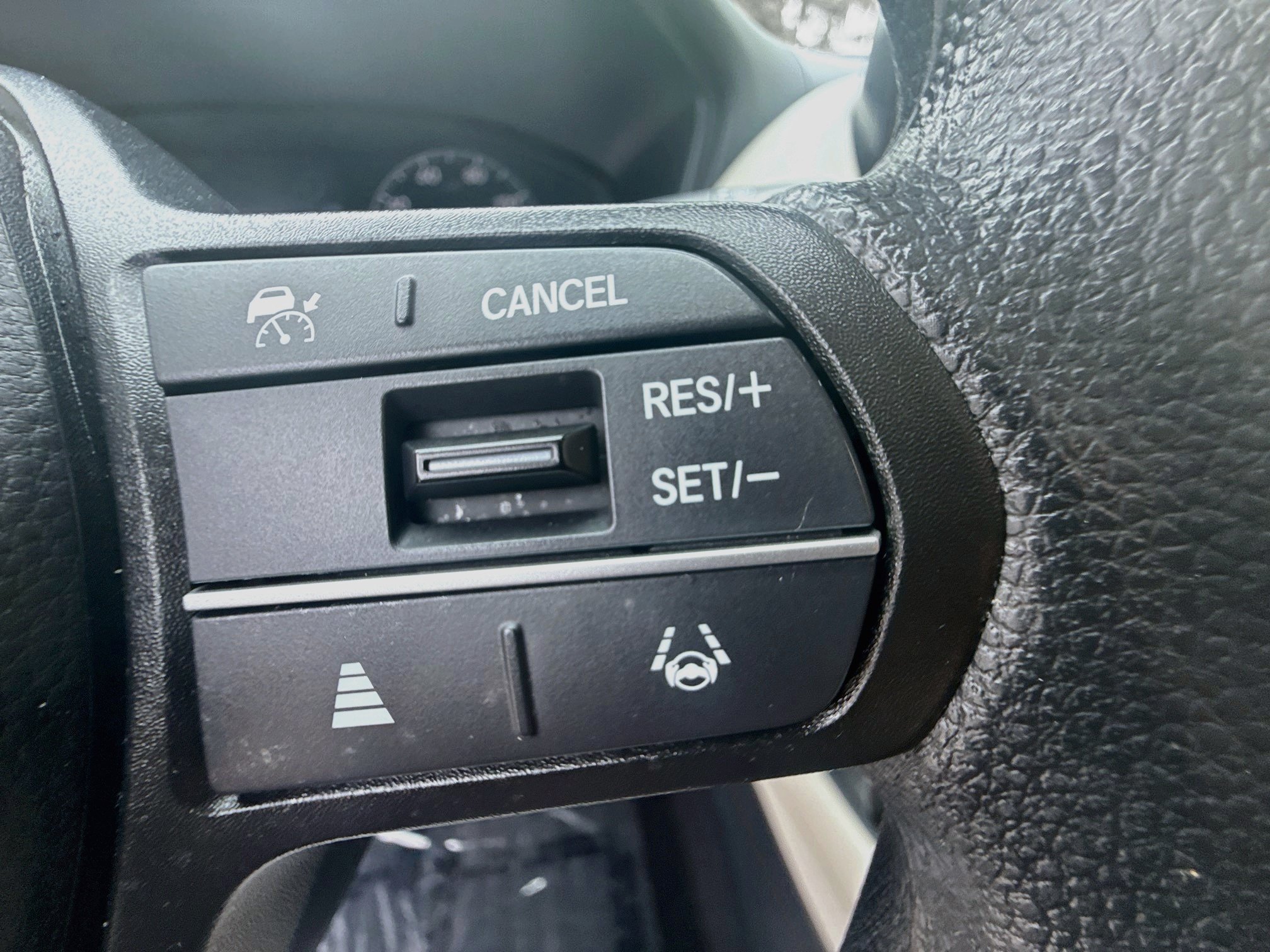 Used 2025 Honda HR-V LX image 36
