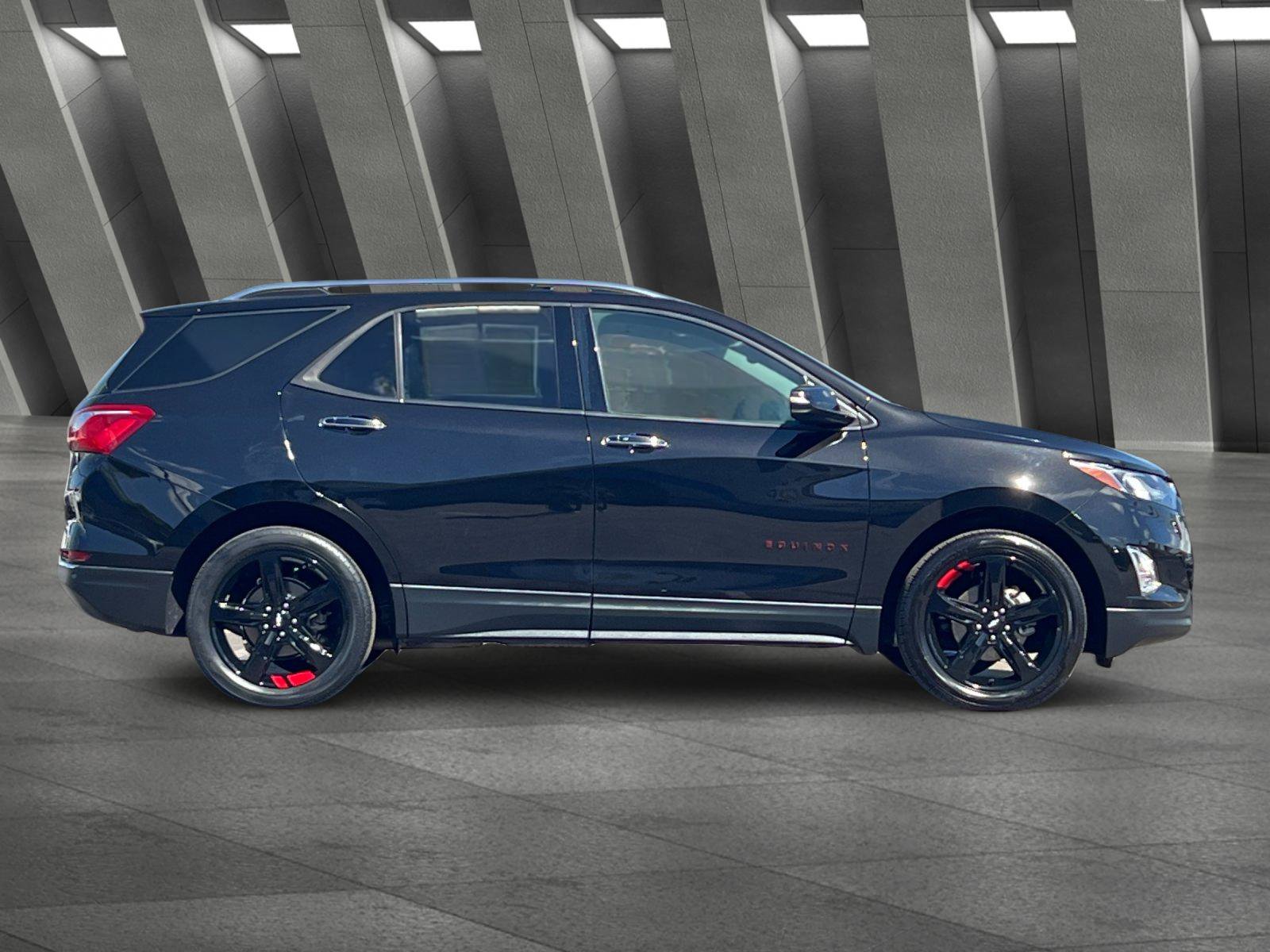 Used 2021 Chevrolet Equinox Premier w/ Redline Edition FWD image 3
