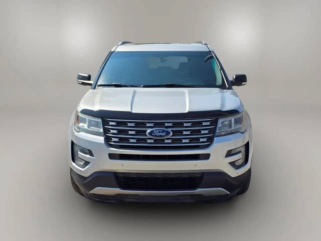 Used 2017 Ford Explorer XLT w/ Equipment Group 202A AWD/4WD image 2