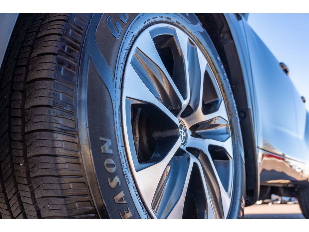 Used 2023 Toyota Highlander XLE image 9