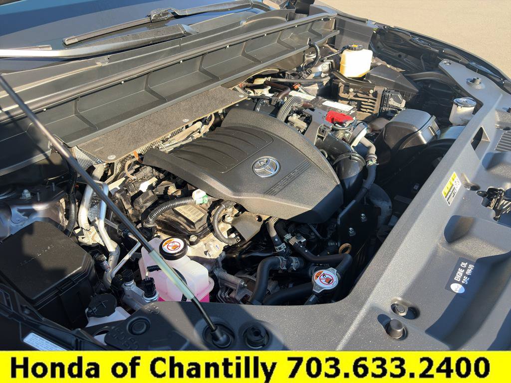 Used 2023 Toyota Highlander LE AWD/4WD image 31
