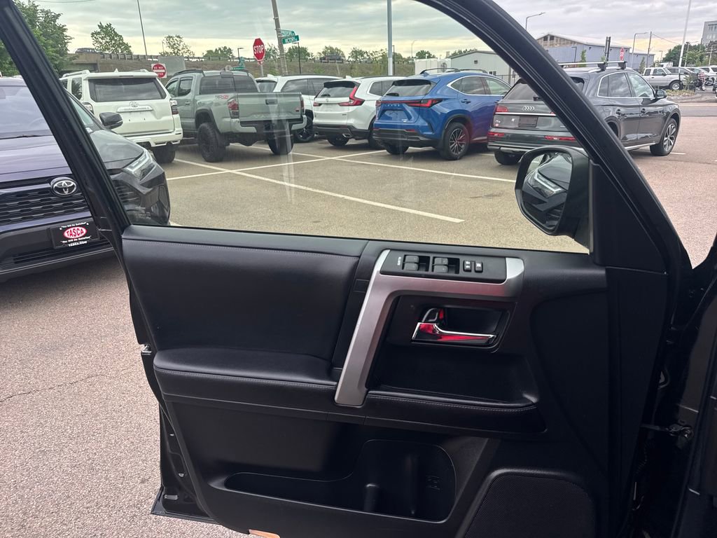 Used 2024 Toyota 4Runner SR5 AWD/4WD image 32