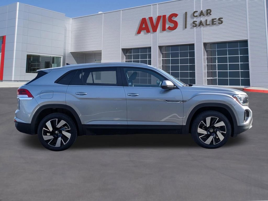 Used 2025 Volkswagen Atlas Cross Sport SE image 5