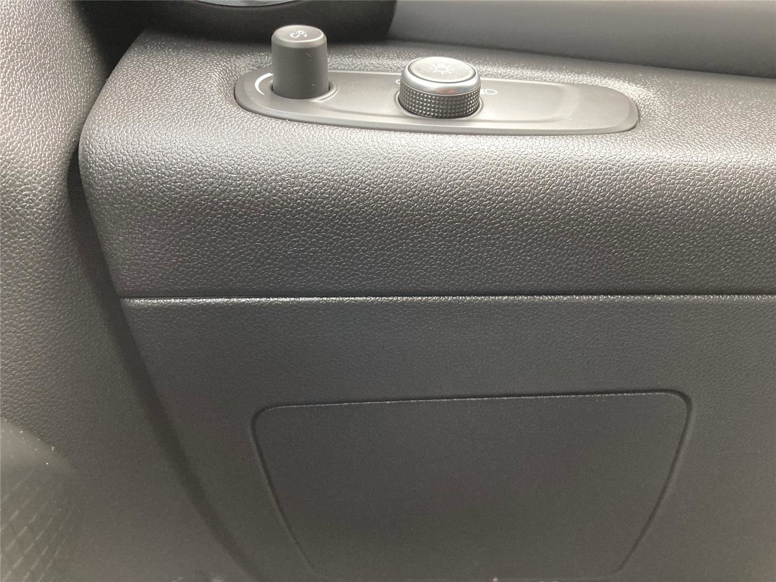 Used 2025 Chevrolet Trax LT w/ LT Convenience Package image 18