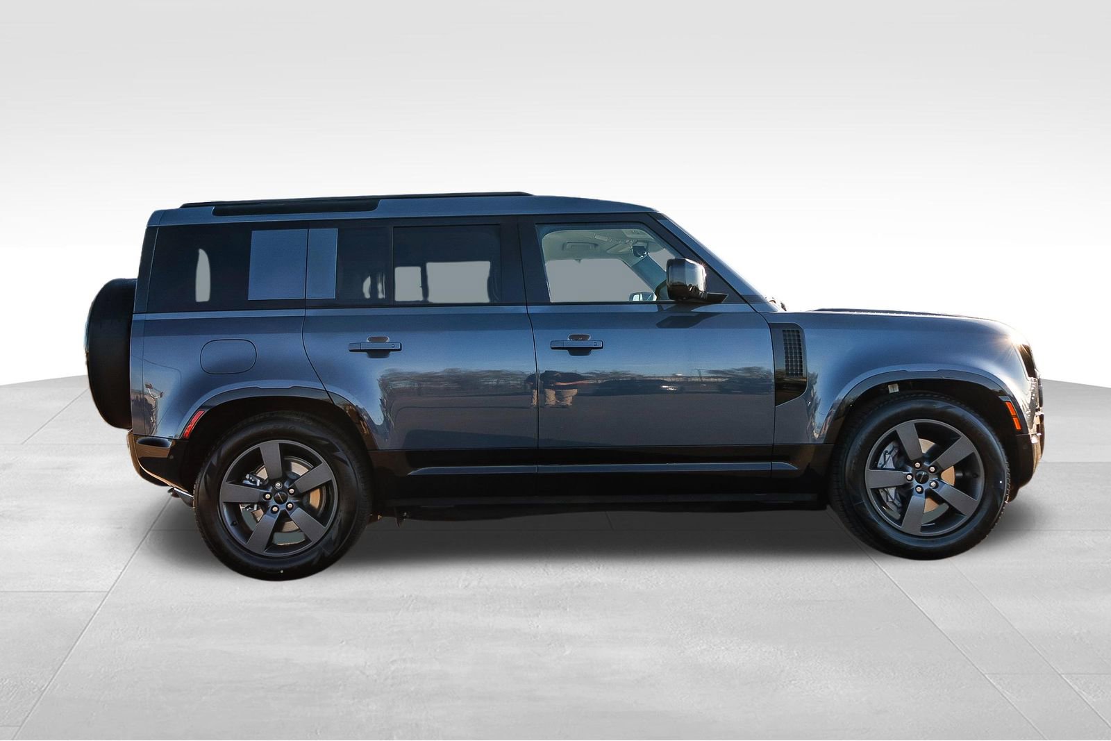 New 2026 Land Rover Defender 110 X-Dynamic SE image 4