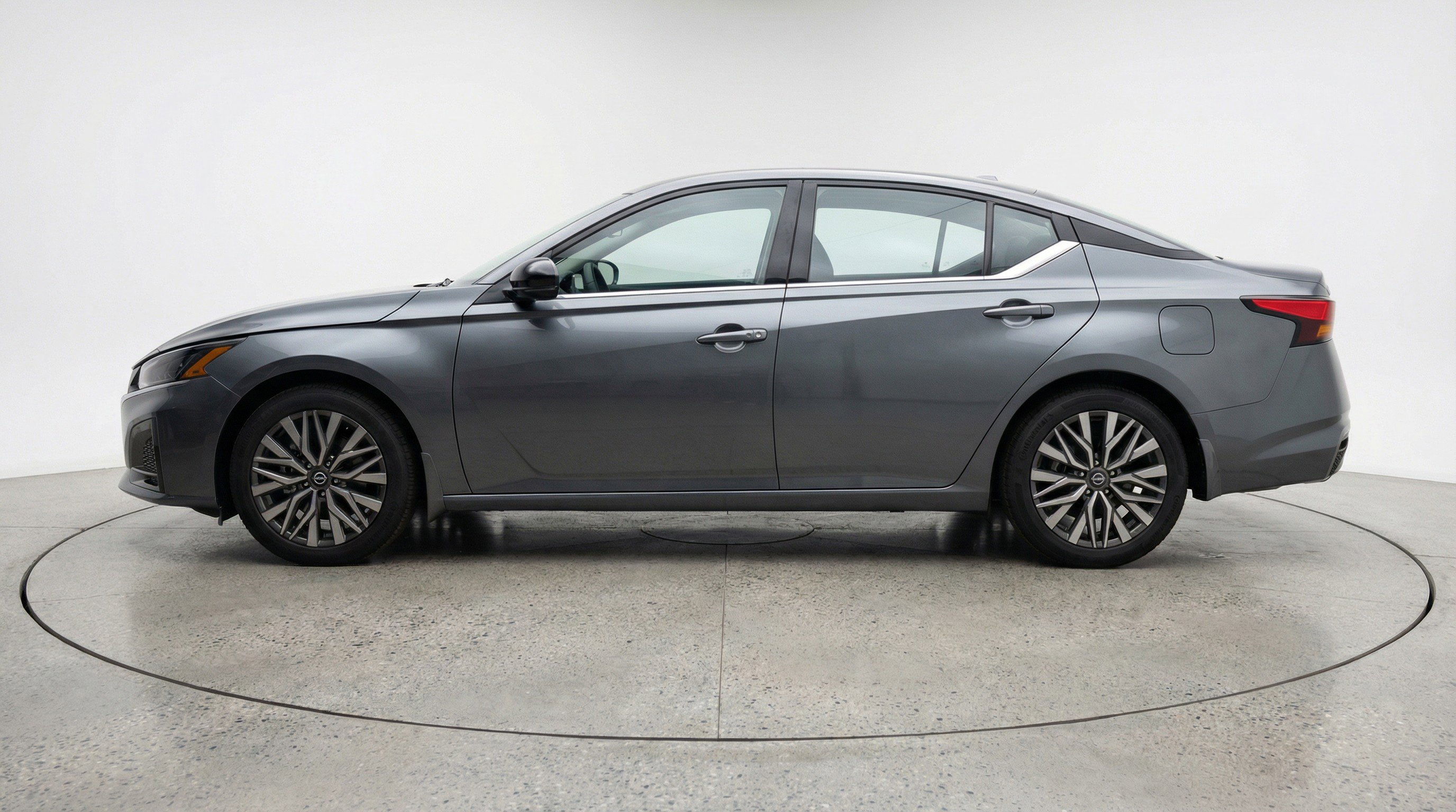 Used 2025 Nissan Altima 2.5 SV FWD image 5