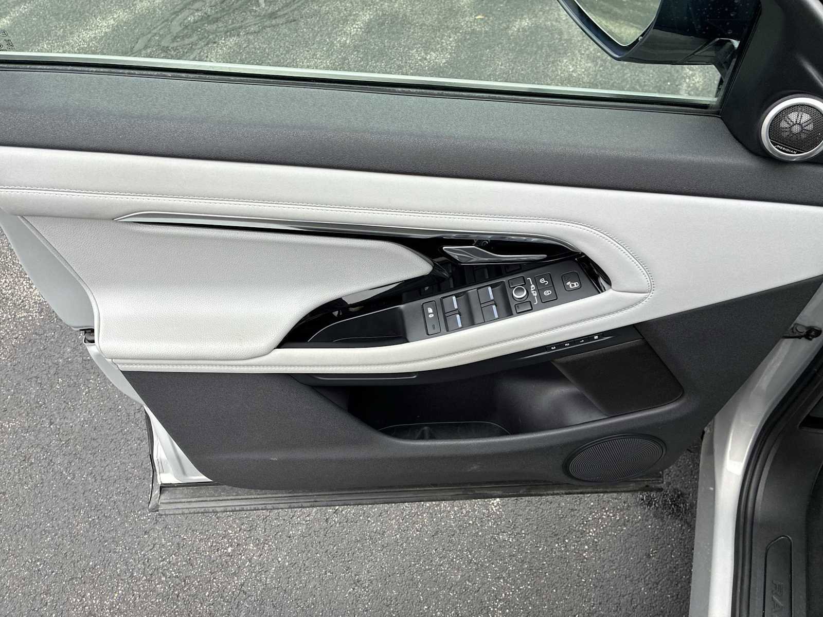 Used 2020 Land Rover Range Rover Evoque SE image 23