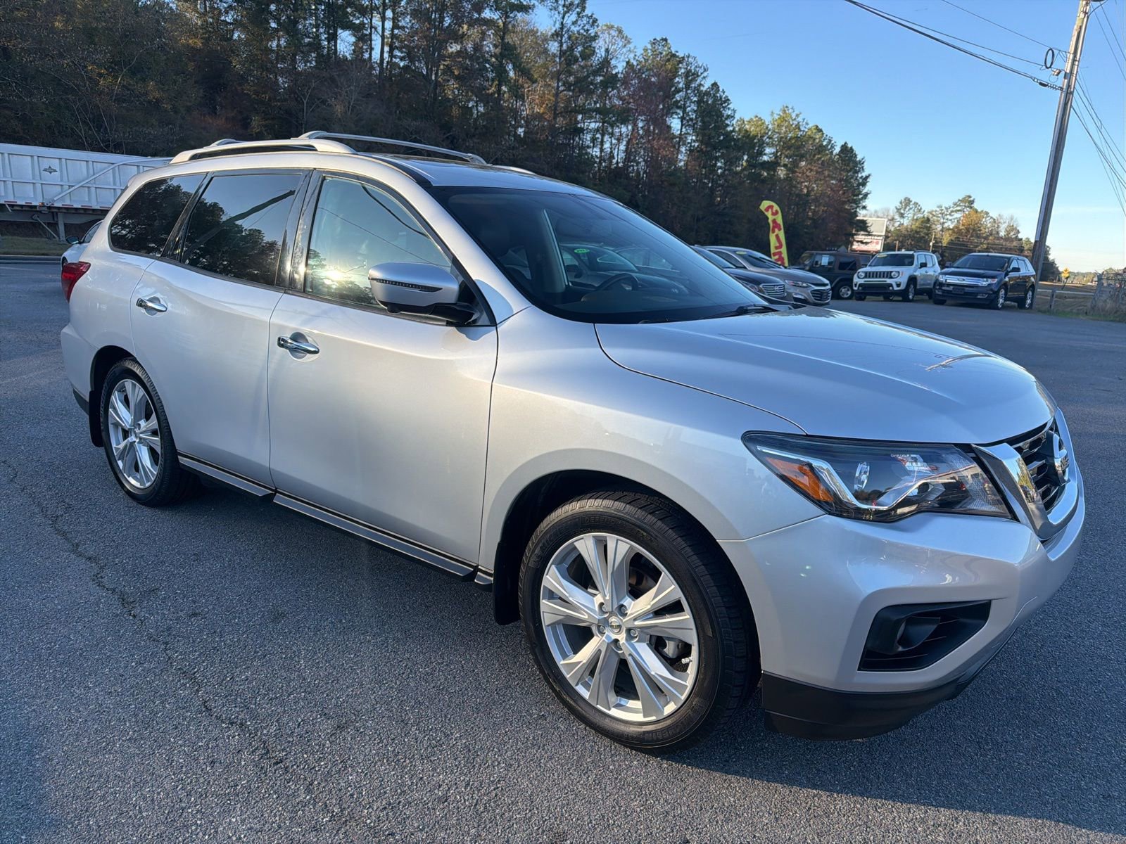 Used 2018 Nissan Pathfinder SL w/ SL Premium Package image 3