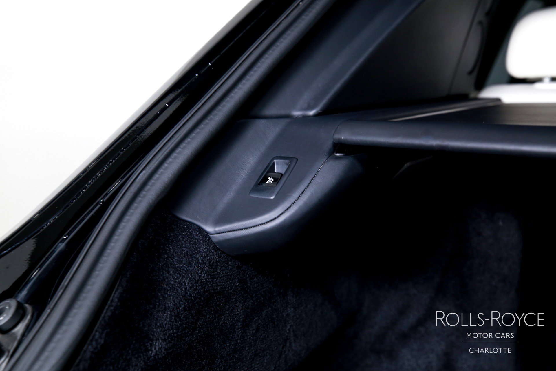 Used 2022 Rolls-Royce Cullinan image 24