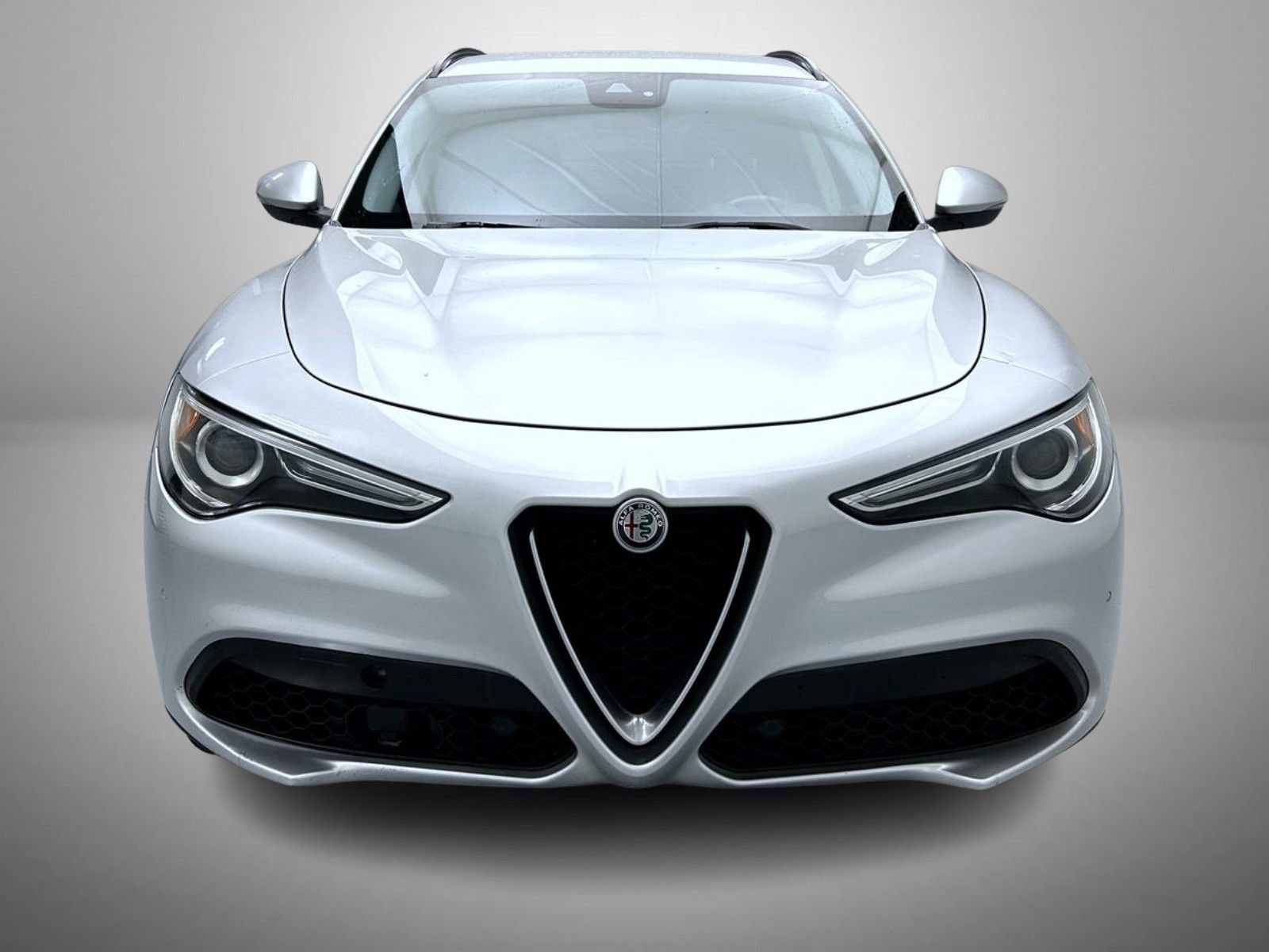 Used 2018 Alfa Romeo Stelvio Sport w/ Quick Order Package 22J Sport AWD/4WD image 2