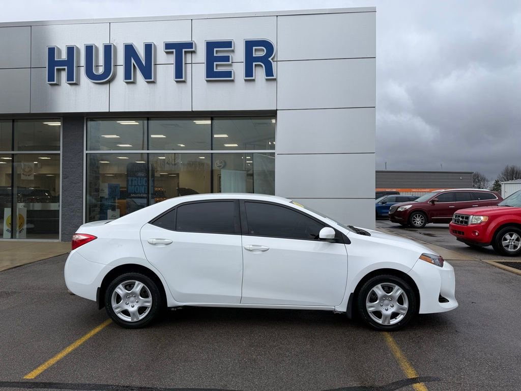 Used 2017 Toyota Corolla LE w/ Carpet Mat Package (TMS) image 34