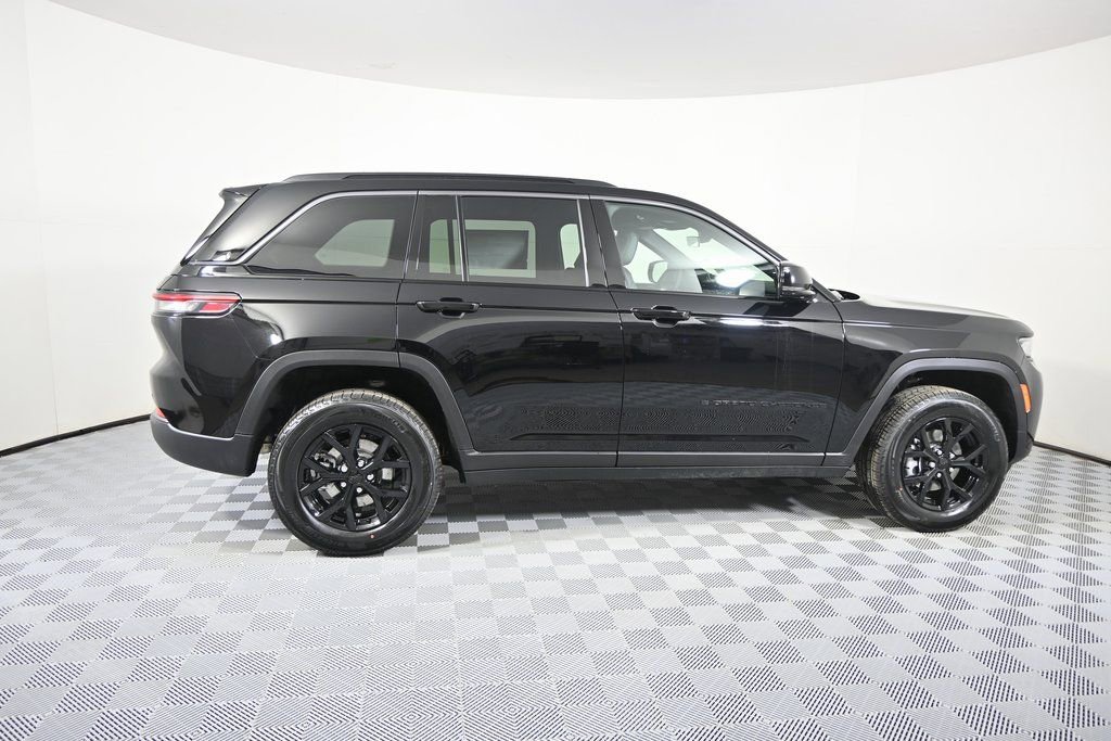 New 2026 Jeep Grand Cherokee Laredo image 7