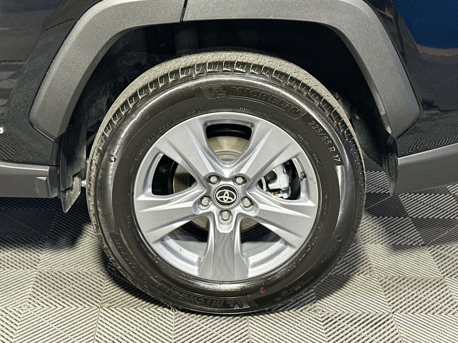 Used 2025 Toyota RAV4 XLE image 12