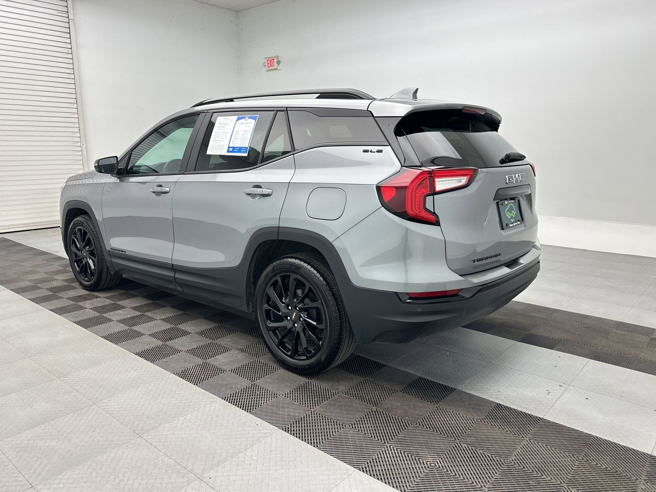 Certified 2024 GMC Terrain SLE w/ Driver Convenience Package FWD image 3