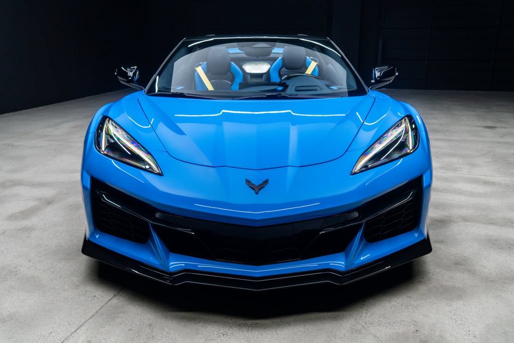 Used 2025 Chevrolet Corvette Z06 RWD image 3