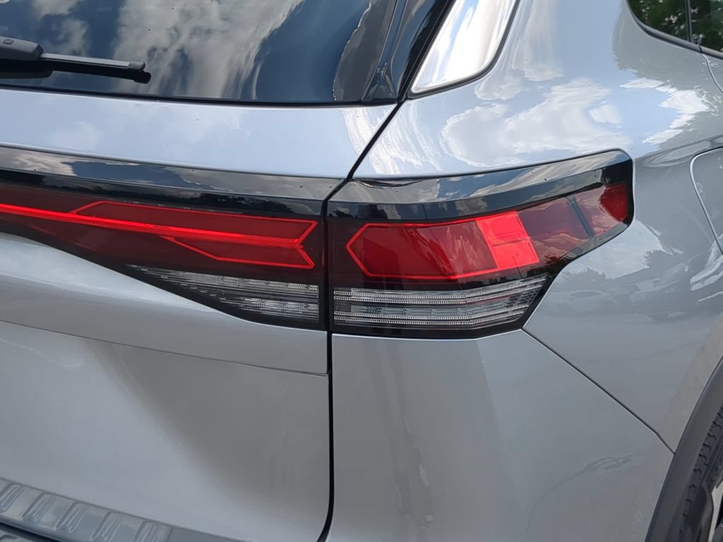 New 2026 Volkswagen Tiguan SE FWD image 7