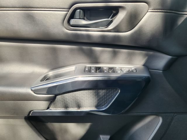 Used 2024 Nissan Pathfinder SV FWD image 21