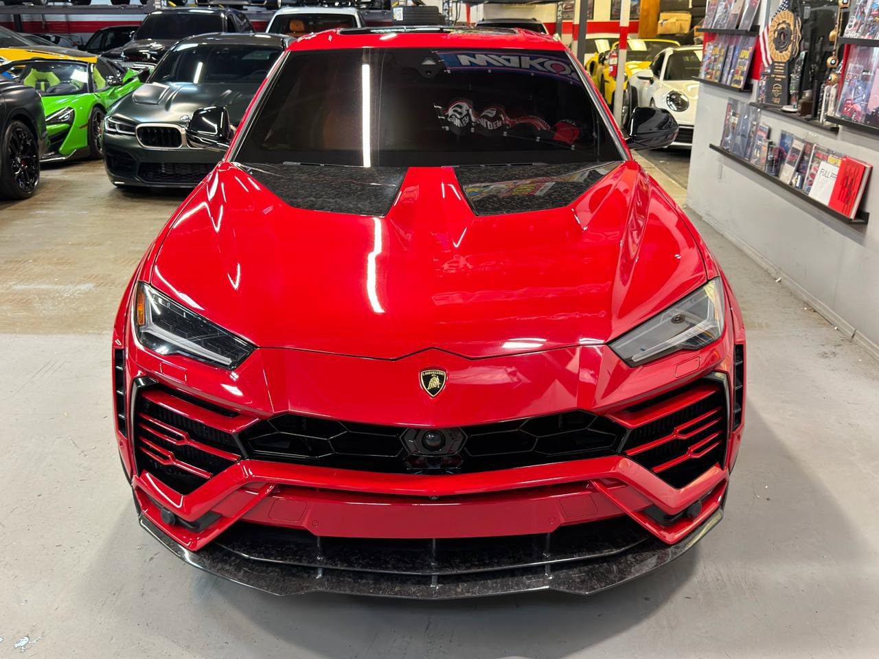 Used 2019 Lamborghini Urus AWD/4WD image 3