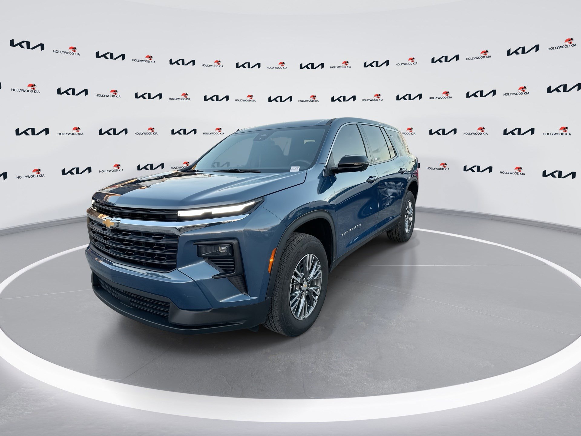 Used 2024 Chevrolet Traverse LS image 4