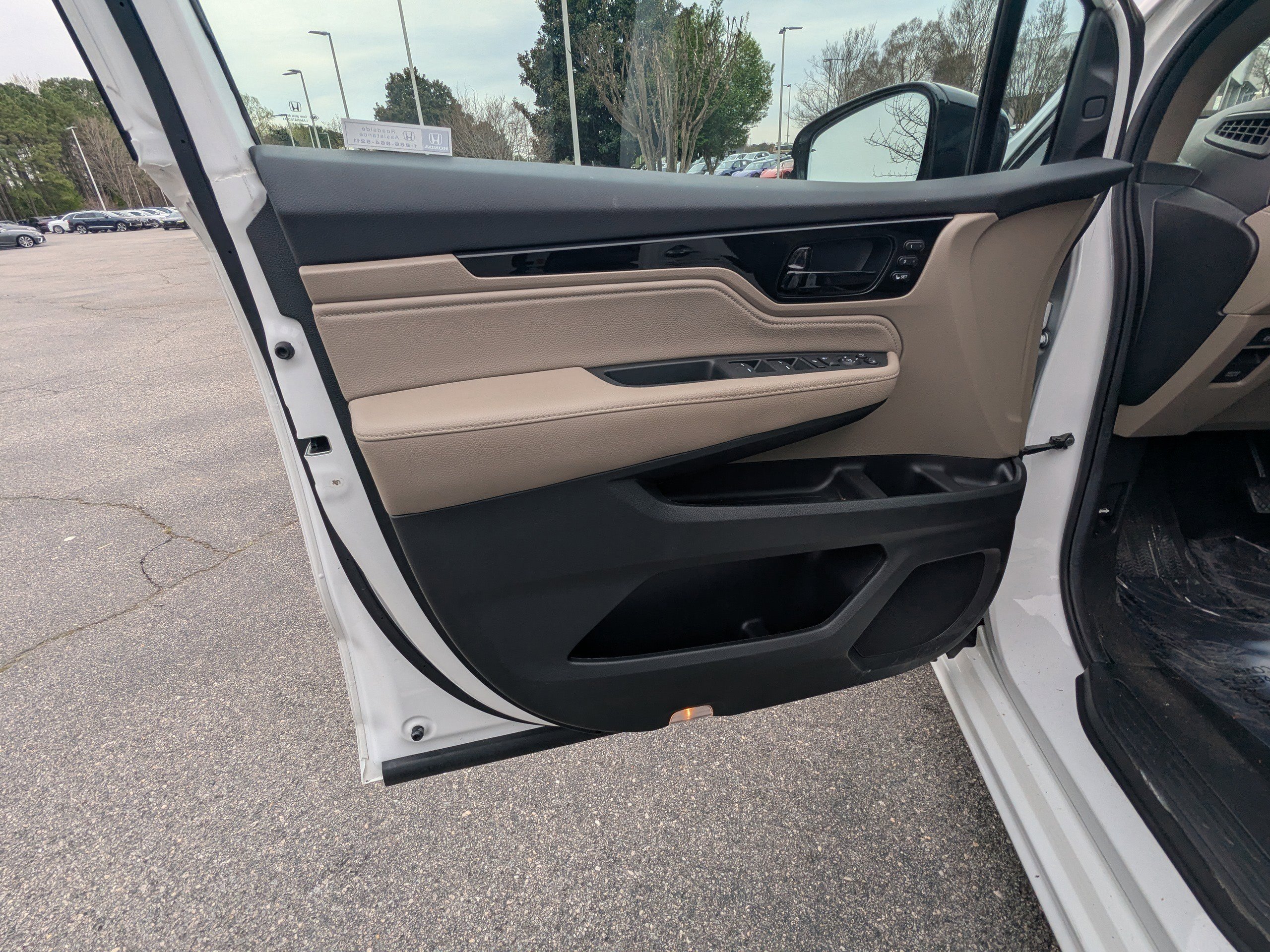 Used 2024 Honda Odyssey Elite image 19