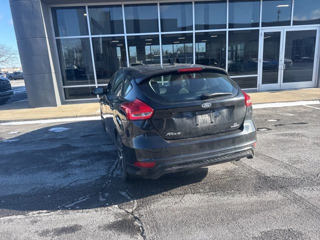 Used 2015 Ford Focus SE w/ SE Sport Package image 12