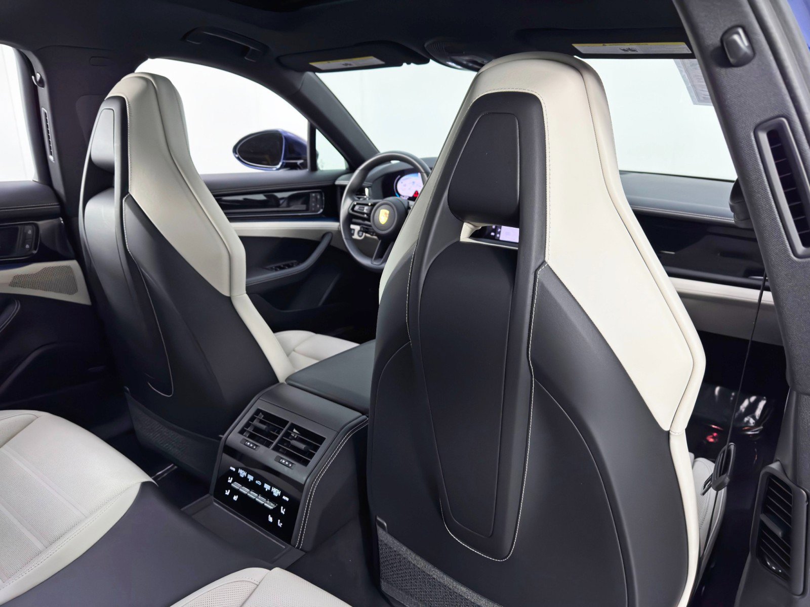 Used 2025 Porsche Panamera 4S w/ Premium Package image 38