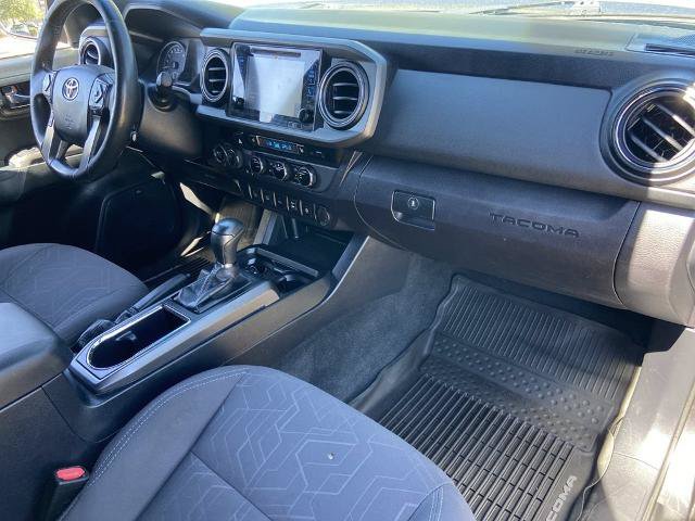 Used 2016 Toyota Tacoma TRD Off-Road AWD/4WD image 24