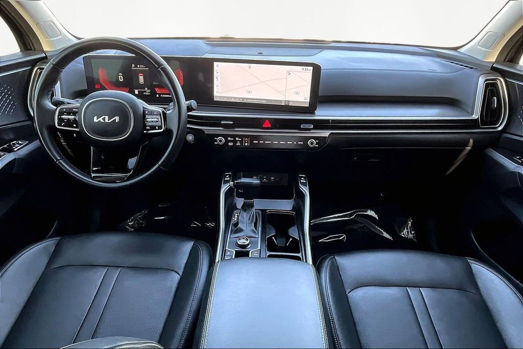 Used 2024 Kia Sorento S image 16