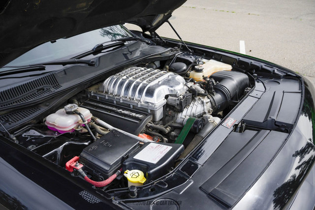 Used 2016 Dodge Challenger SRT Hellcat image 15