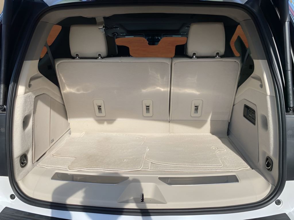 Certified 2025 Cadillac Escalade Premium Luxury Platinum w/ LPO, Floor Liner Package AWD/4WD image 12