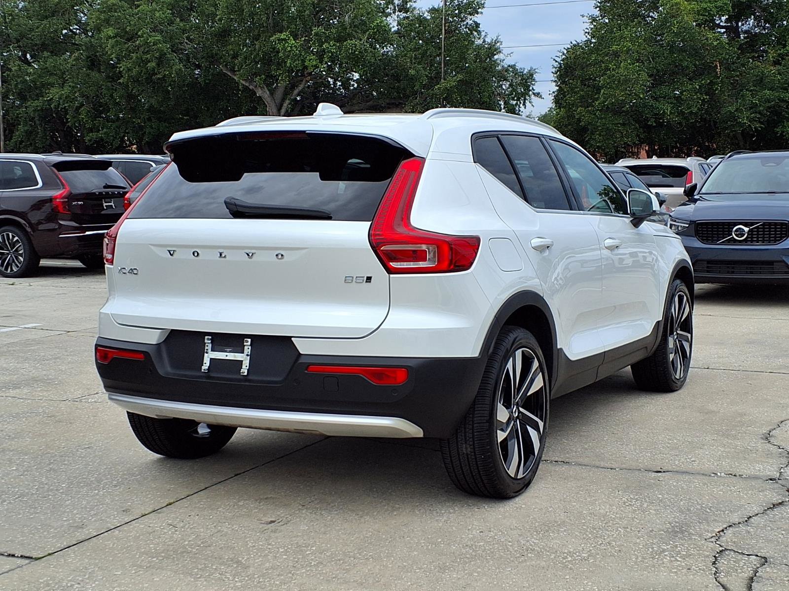 Certified 2023 Volvo XC40 B5 Plus w/ Protection Package Premier AWD/4WD image 7