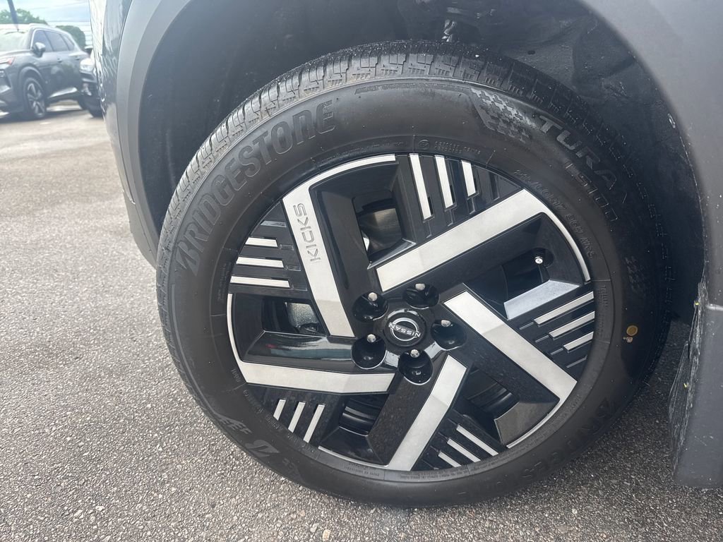 Used 2026 Nissan Kicks SV w/ SV Premium Package FWD image 27