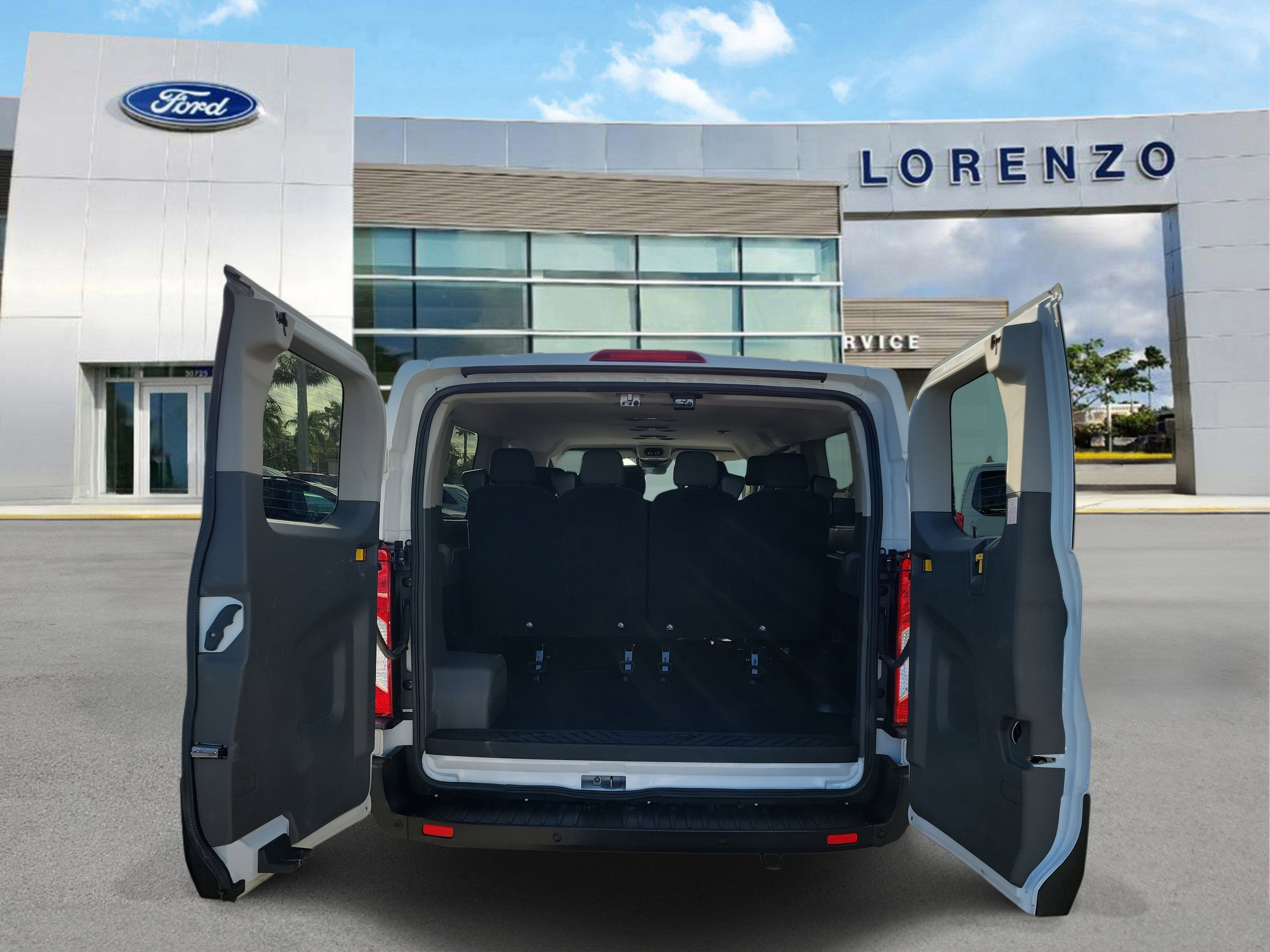 Used 2023 Ford Transit 350 XLT image 17