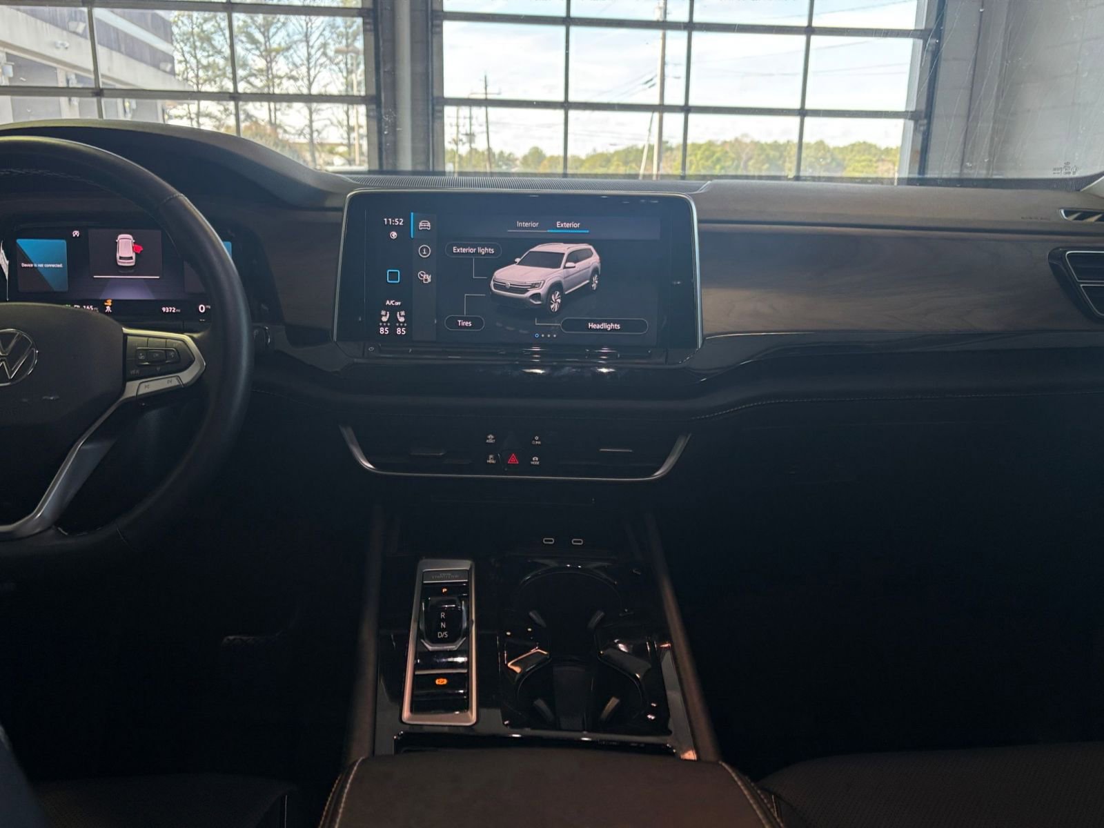 Used 2025 Volkswagen Atlas SE image 23