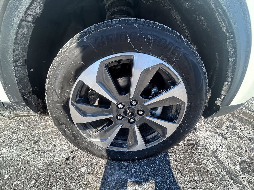 Used 2025 Ford Escape Platinum w/ Premium Technology Package image 11