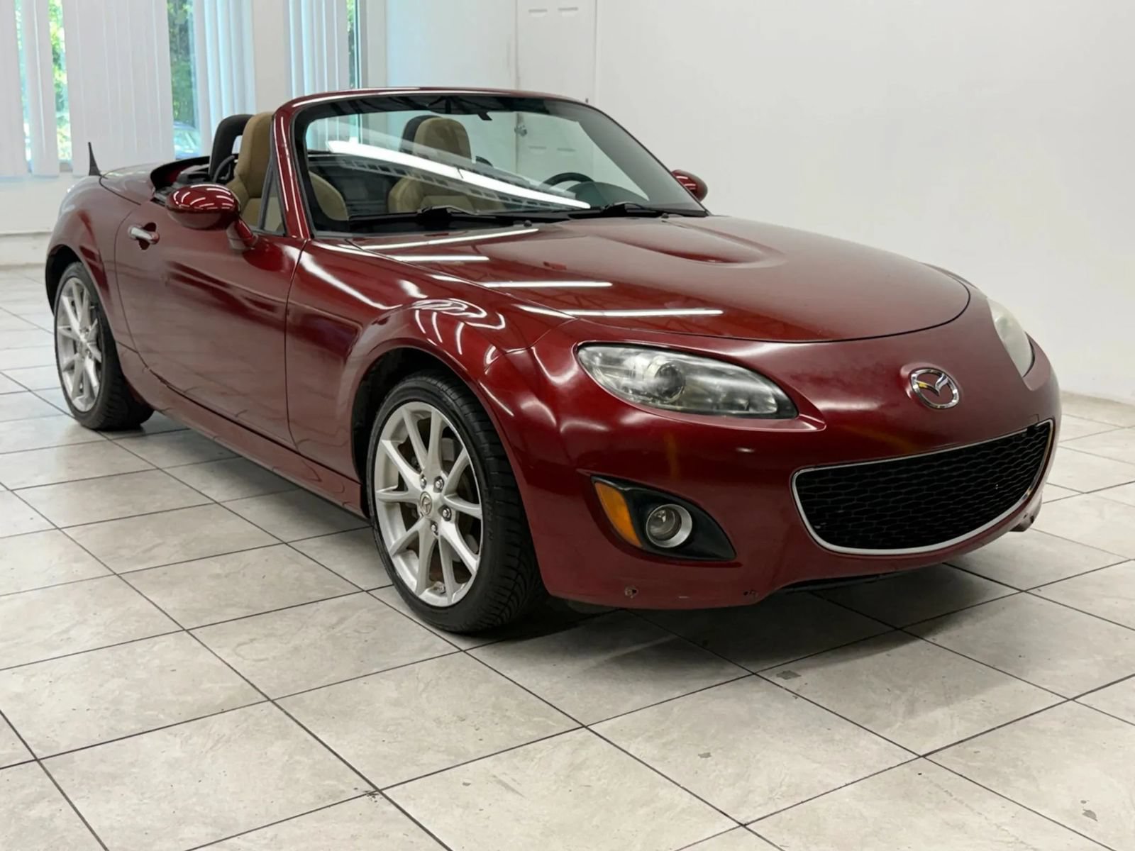 Used 2009 MAZDA MX-5 Miata Grand Touring w/ Premium Pkg RWD image 1