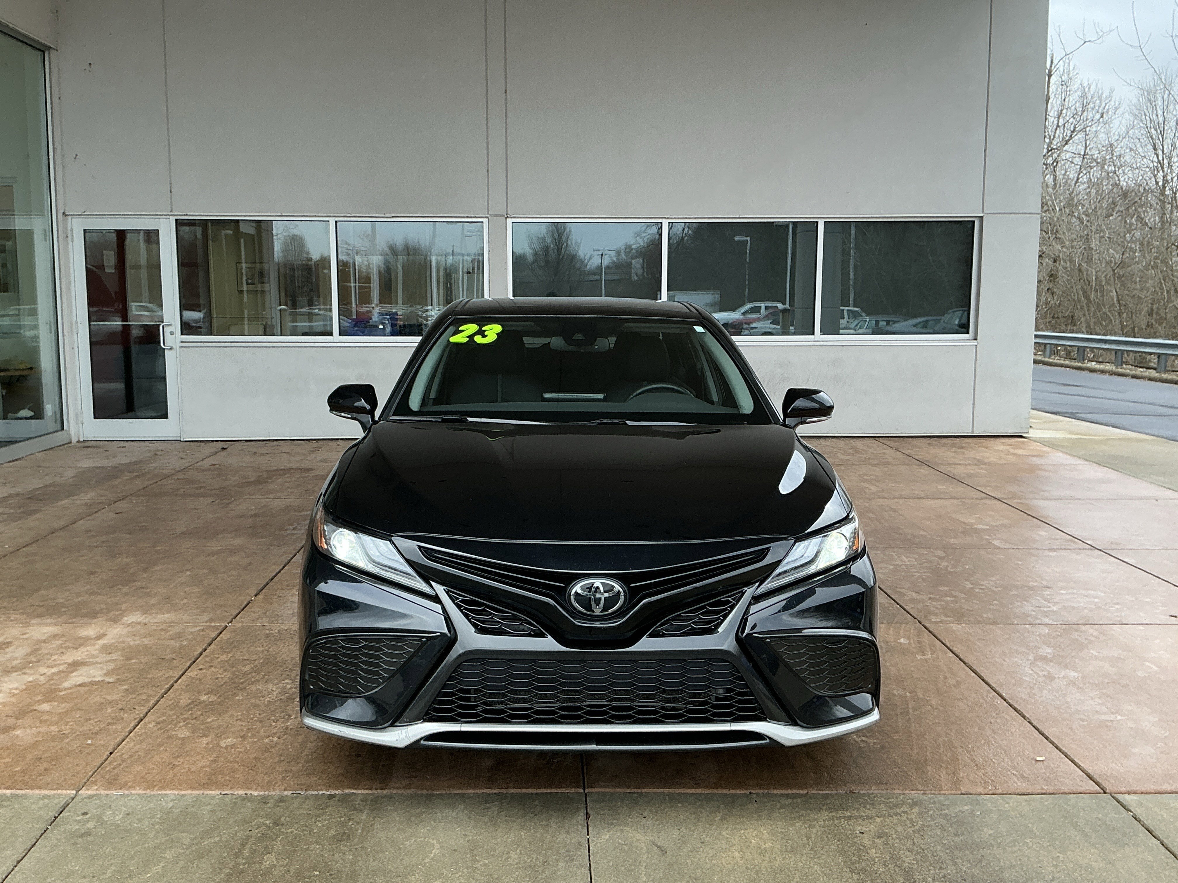 Used 2023 Toyota Camry XSE image 2
