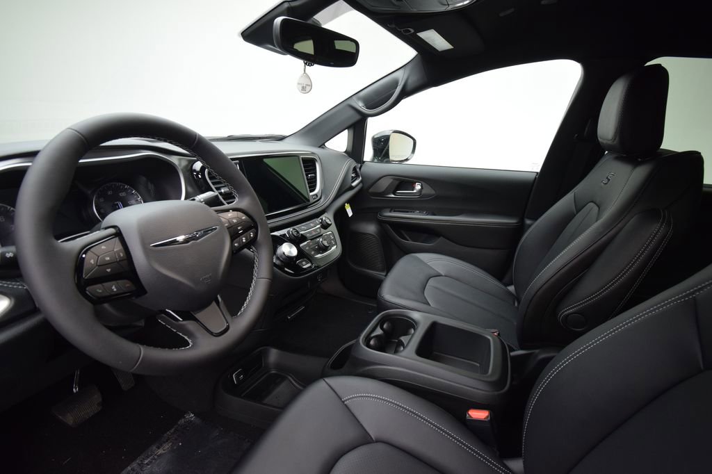 New 2026 Chrysler Pacifica Select w/ S Appearance Package FWD image 31