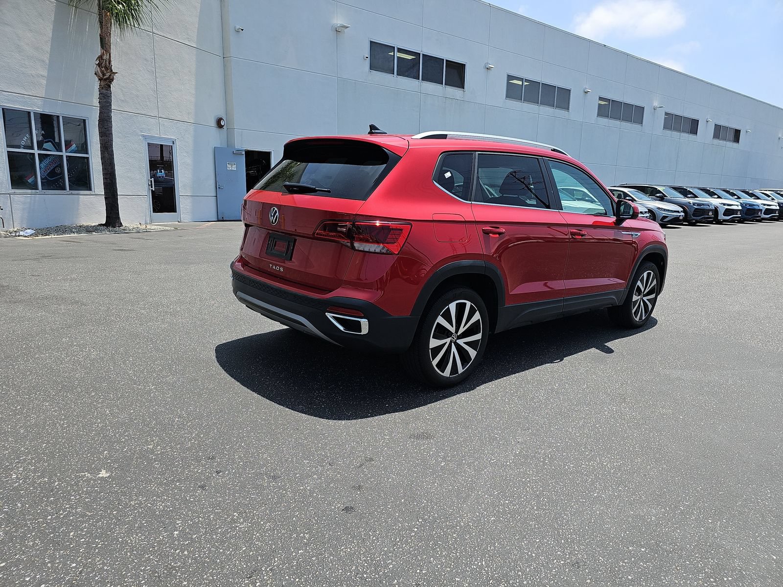 Used 2023 Volkswagen Taos SE FWD image 5