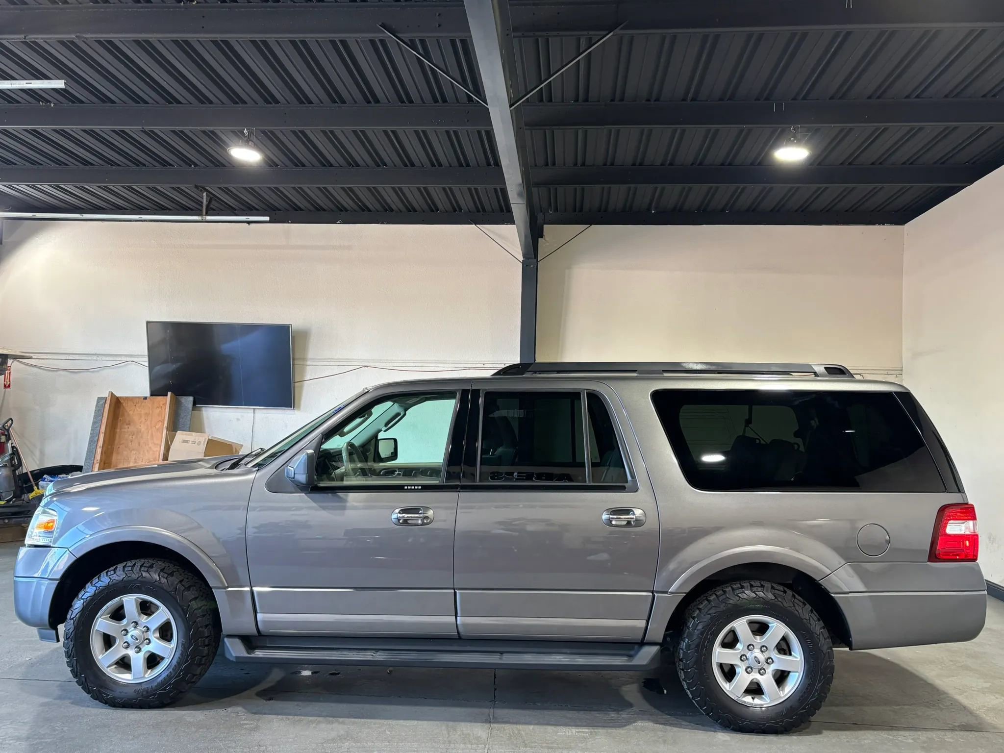 Used 2010 Ford Expedition EL XLT AWD/4WD image 5